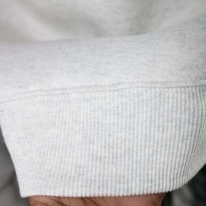Sudadera de Cuello Redondo TWU Unisex, Blanca, de Algodón y Felpa, Corte Regular, con Letra Estampada en la Parte Delantera, Ropa Casual de Otoño - Product Image 4