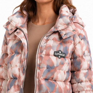 Parka d'hiver de luxe pour femmes avec rembourrage thermique de qualité supérieure, tissu hydrofuge et design à capuche tendance - Product Image 3