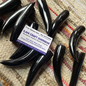 Cuerno de Búfalo Natural con Punta Pulida, Negro Natural, Alta Calidad - Product Image 1