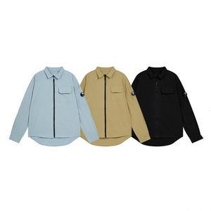 เสื้อเชิ้ตผู้ชายสีฟ้าอ่อน ซิปหน้า แขนยาว ปกคอพับ ทรงลำลอง มีกระเป๋า เสื้อทำงาน - Product Image 3