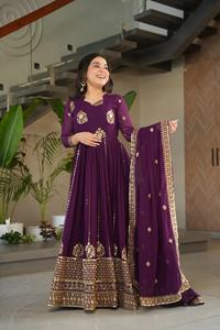 Robe Anarkali longue avec broderies riches et travail Zari, dupatta, tenue ethnique indienne traditionnelle - Product Image 2