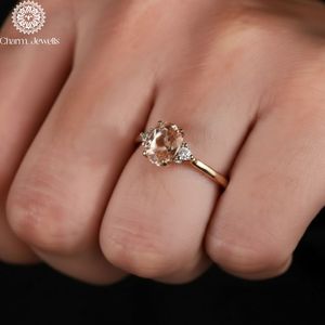 Anillo de Compromiso Charm_Jewells de Plata 18K con Moissanita, Corte Cojín, Engaste de Garras, Diseño Floral Clásico para Mujer, Certificado IGI, 3 GM - Product Image 2