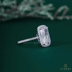 Anillo de Compromiso de Lujo con Diamante Cultivado en Laboratorio con Certificación IGI, Corte Cojín, Halo y Banda con Micro Pavé, Chapado en Oro de 9/10/14/18K para Mujer - Product Image 4