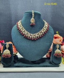 Conjunto de collar chapado en oro antiguo con piedras talladas en marquesa y pendientes Jhumka, y mang tika. Fabricante de conjuntos de joyería de moda. - Product Image 2