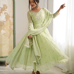 ชุดอานาร์กาลีปักลายชนเผ่าสำหรับผู้หญิง พร้อมเลกกิ้งและผ้าคลุมไหล่ - Product Image 1