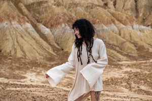 Vestido Túnica Asimétrico de Algodón Tejido a Mano en Color Beige, Estilo Boho Etéreo, Suave y Transpirable, Atuendo de Verano - Product Image 2