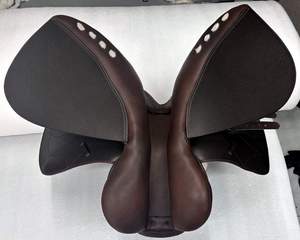 Silla de montar inglesa de cuero marrón para doma clásica, silla de montar de contacto cercano, silla de montar de estilo inglés para caballo - Product Image 3