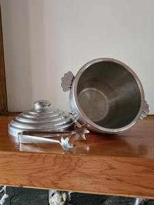 Seau élégant en métal argenté avec couvercle et pince pour la décoration de comptoir de bar, les réceptions à domicile et la mise en valeur de la table haut de gamme, provenant d'Inde - Product Image 6