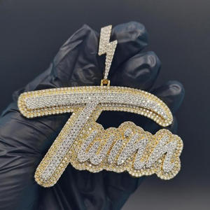 จี้คู่แฝดแบบกำหนดเอง ประดับเพชรโมอิสซาไนต์ สร้อยคอฮิปฮอปแบบ Iced Out พร้อมจี้รูปสายฟ้า สร้อยหรูหรา ของขวัญสุดหรู - Product Image 3