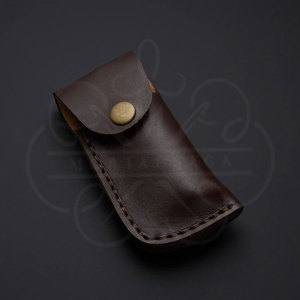 Couteau de poche artisanal en acier Damas, manche en bois dur avec étui en cuir, lame pliante prête pour l'aventure - Product Image 5