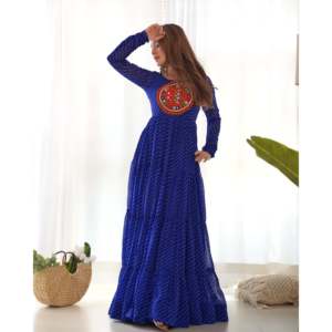 Hermoso Vestido Anarkali con Estampado Laheriya, Tela de Chifón, Silueta en A, Cintura Imperio - Product Image 5