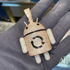 Pendentif Robot Moissanite Personnalisé avec Logo, en Argent 925 Plaqué Or, Bijou Hip Hop Sertie de Pierres - Product Image 2