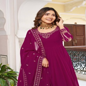 VASTRA COTTAGE Lehenga de Georgette Sintética de Diseño con Gran Vuelo, Choli Bordado y Dupatta con Lentejuelas, Elegante Atuendo de Boda - Product Image 2