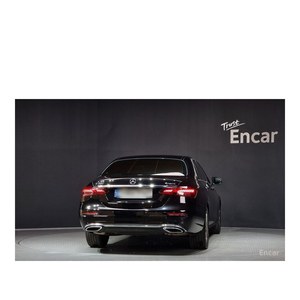 Mercedes-Benz Classe E E350 4MATIC Avantgarde 2022, 29 373 km, boîte automatique, sièges en cuir, conduite à gauche, caméra de recul - Product Image 4