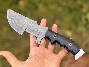 Cuchillo de caza/tracker de 10 pulgadas de largo total, hecho a mano, con punta serrada industrial, de acero de Damasco y mango de Micarta, para camping, ODM/OEM - Product Image 3