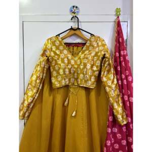 Lehenga Choli de Diseñador Especial para Navratri para Mujer con Bordado de Hilo y Espejo Real - Product Image 4