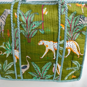 Sac fourre-tout matelassé en coton fait main avec motif imprimé en blocs « Jungle Safari », sac à bandoulière zippé en toile écologique pour femme - Product Image 6