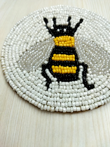 แผ่นรองแก้วรูปผึ้งทำมือประดับลูกปัด - ชุด 6 ชิ้น โดย Creative Art Zone - Product Image 4