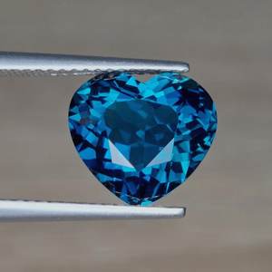 Topaze bleue de Londres naturelle en forme de cœur, pierre précieuse non montée bleu profond à facettes pour la fabrication de bijoux, fournisseur en gros - Product Image 1