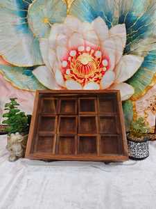 Boîte à épices en bois de Sheesham, 12 pots, sans taxes douanières |   Boîte à épices en bois faite à la main |   Cuisine Sacrée de Vrindavan - Product Image 5