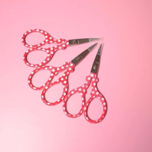 Mini ciseaux à broder Stork avec manche rouge à pois, pointe fine, pour le crochet, le tricot, la couture et le point de croix - Product Image 2