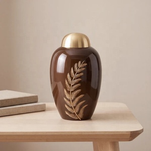 Urne commémorative botanique en métal brun avec incrustation de feuilles d'or, finition lisse, couvercle en dôme et forme compacte pour souvenir commémoratif - Product Image 3