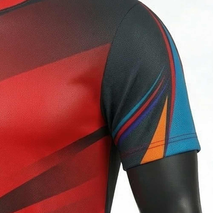 Camiseta de Manga Corta con Cuello Redondo y Estampado Geométrico Rojo para Hombre, de Secado Rápido, Tejido Deportivo, Corte Ajustado, Largo Regular - Product Image 5