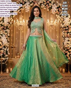 Lehenga Choli de Seda Bhandhani Noor Lavender Dream con Protección Solar y Secado Rápido, Traje Tradicional Largo hasta el Suelo para Bodas y Fiestas - Product Image 2