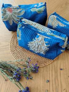 Juego de Bolsas Cosméticas Acolchadas de Algodón, Bolsa de Maquillaje Floral de 3 Piezas, Bolsas de Aseo Azules con Estampado de Palmeras (Juego de 3) - Product Image 2