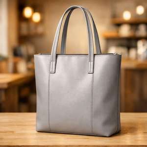 Este artículo parece ser un bolso cruzado beige, similar en estilo a los bolsos Zwei Mademoiselle. - Product Image 5