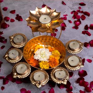 Candélabre circulaire en métal avec supports pour diya, pour les activités religieuses et les décorations festives - Product Image 1
