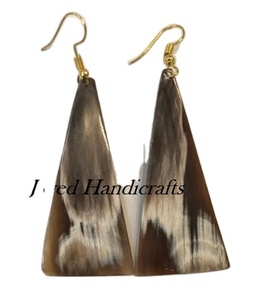 Pendientes de cuerno de estilo animal de lujo para mujer, nuevo estilo, joyería de uso diario pulida con cuernos naturales de alta calidad - Product Image 1