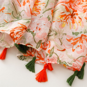 Colección Primavera Verano: Nuevo Chal/Hijab de Algodón Suave con Estampado Floral, Satén, Jersey, Borlas de Poliéster - Product Image 5