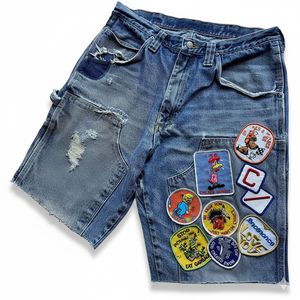 Pantalones Cortos Vaqueros Negros Desgastados de Alta Calidad con Bajo Deshilachado y Parches Bordados Personalizados para Hombre y Mujer - Product Image 4