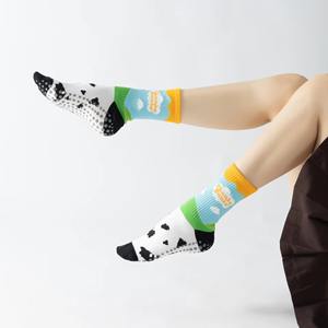 Chaussettes de Pilates personnalisées en gros pour femmes, antidérapantes, en coton, avec semelle à motifs amusants, fabricant ODM - Product Image 6