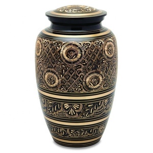 โกศทองเหลืองหรูหราด้วยฝีมือที่มีรายละเอียดและเสร็จเหนือกาลเวลาสำหรับเครื่องบรรณาการความรักโดยการตกแต่งบ้านด้วยสัจพจน์ - Product Image 2