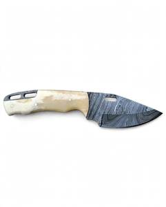 Herramienta utilitaria de primera calidad para preparación de campamentos, de acero damasco estampado, con mango de hueso. - Product Image 1