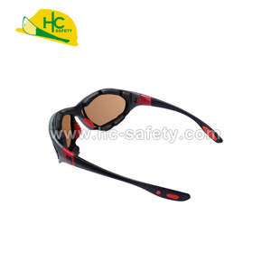 Gafas de Seguridad A04 con Almohadillas Internas Extraíbles, Lentes Antivaho y Antirrayaduras para Protección Industrial - Product Image 5