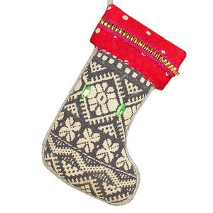 Décorations de Noël personnalisées faites à la main Satin Santa Chaussettes Girafe Arbre Forme Perlé Brodé Velours Ornement - Product Image 1