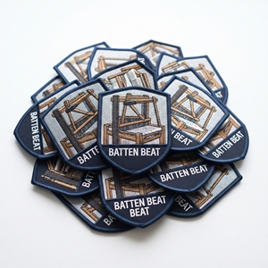 Parche bordado redondo personalizado al por mayor, insignia vintage de telar con borde Merrow, emblema para ropa a granel - Product Image 4