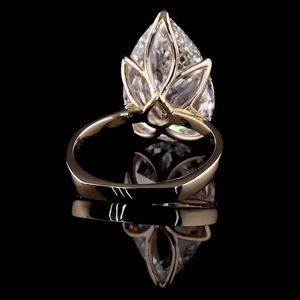 Bague de fiançailles, de mariage et d'anniversaire romantique pour femme en or 14 carats avec diamant taille poire de 10,00 carats certifié GIA - Product Image 2