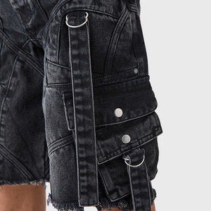 Shorts de mezclilla cargo con lavado ácido y múltiples bolsillos para hombre, estilo urbano, con dobladillo sin rematar y detalles de tirantes ajustables, venta al por mayor OEM B2B - Product Image 4
