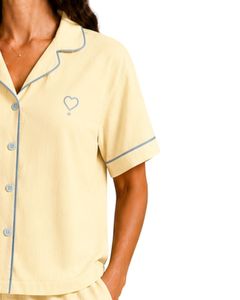 Ensemble de pyjama personnalisé jaune clair pour femme, manches courtes, boutonné, vêtements de nuit doux et respirants, tenue décontractée d'été - Product Image 5