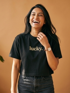 เสื้อยืด Lucky Boxy สำหรับผู้หญิง ทรงหลวม สีดำ ลายกราฟิก เสื้อยืดลำลอง แขนสั้น สไตล์สตรีทแฟชั่น ทันสมัย ใส่ได้ทุกวัน - Product Image 3