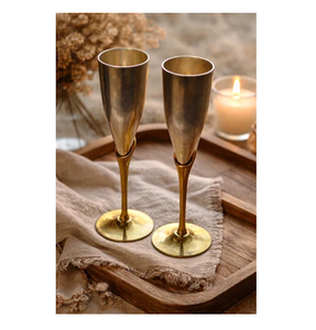 Verre à shot en laiton, forme cylindrique, design minimaliste, gobelet en métal durable pour les fêtes à prix abordables - Product Image 2