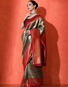 KV <b>Green</b> <b>Silk</b> Woven Designer Saree With Unstitched Blouse - Product Image 3