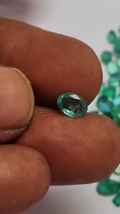 Émeraude naturelle facettée, pierre précieuse verte en vrac pour les créateurs de bijoux et les créations sur mesure - Product Image 3