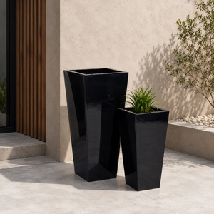 Elegante Maceta de Fibra de Vidrio para Exteriores, Moderna Jardinera Decorativa, Contenedor Resistente a los Rayos UV, Color Negro, Gris y Rojo - Product Image 1