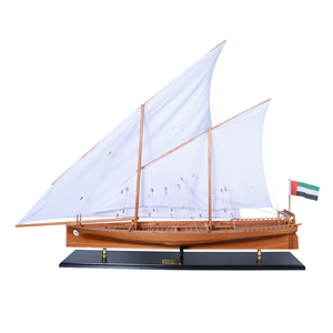 Modelo de Barco de Carreras Dhow de Madera Pintado a Mano, Barco de Vela Árabe Tradicional, Decoración Náutica Ecológica, Regalo Coleccionable - Product Image 1
