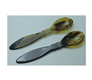 Ensemble de 2 cuillères à salade en corne de buffle naturelle, design haut de gamme, fabriquées à la main, prix de gros. - Product Image 6